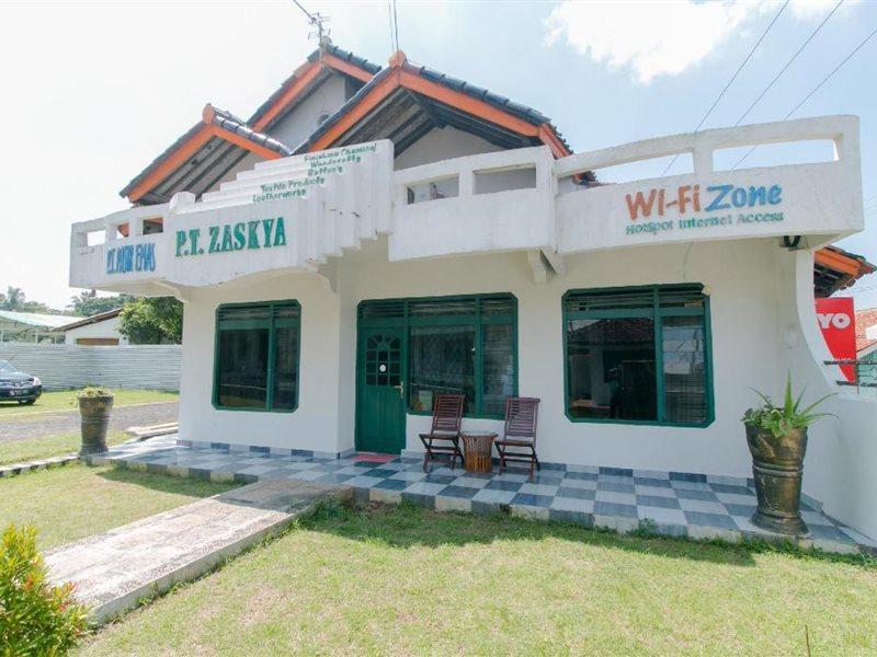 Oyo 2858 Vafa Guesthouse Cianjur Dış mekan fotoğraf