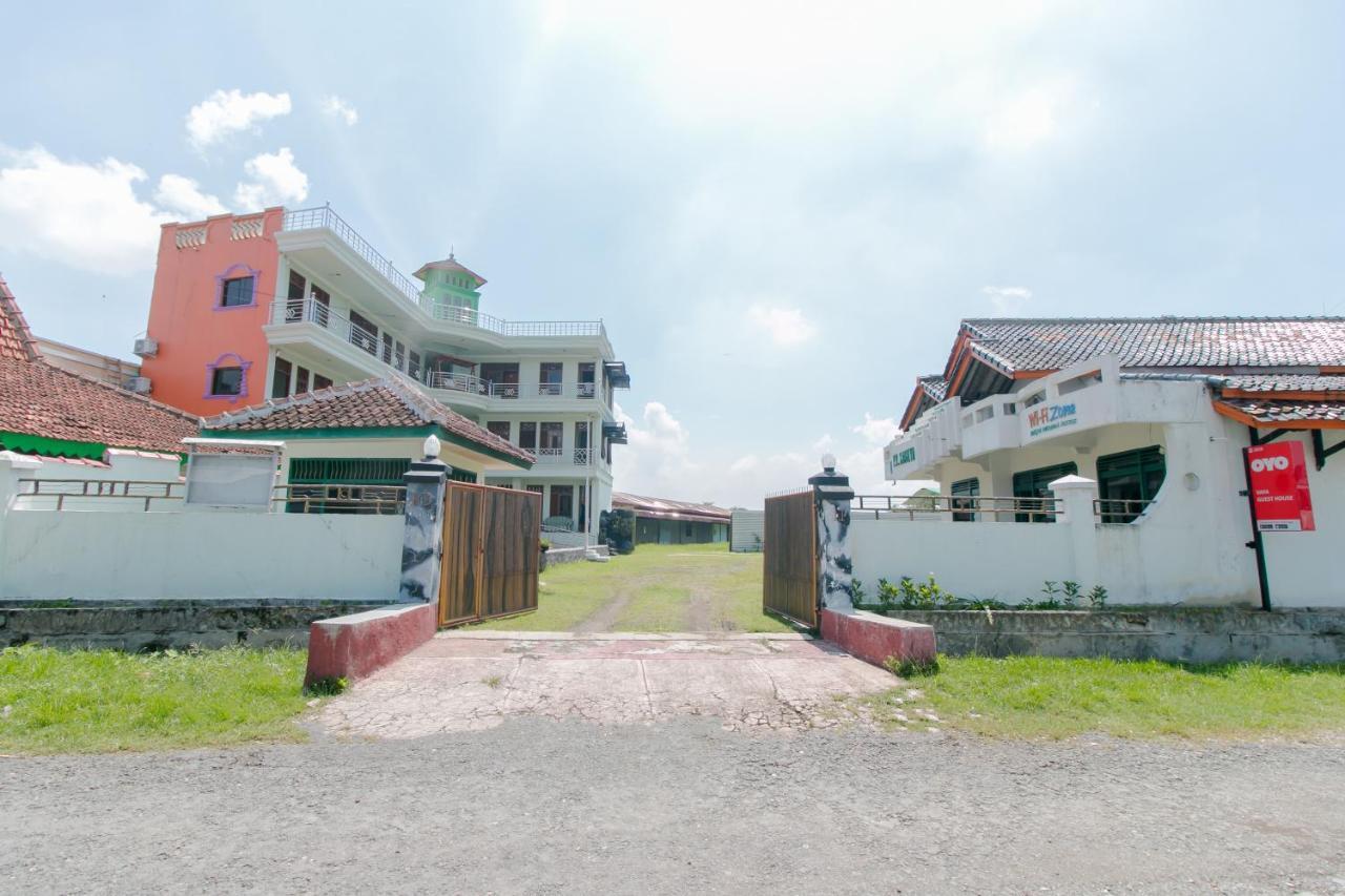 Oyo 2858 Vafa Guesthouse Cianjur Dış mekan fotoğraf